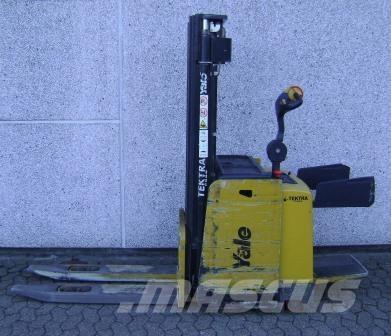Yale MS12X 自走式堆積機