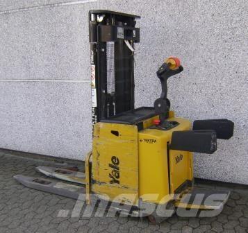 Yale MS12X 自走式堆積機