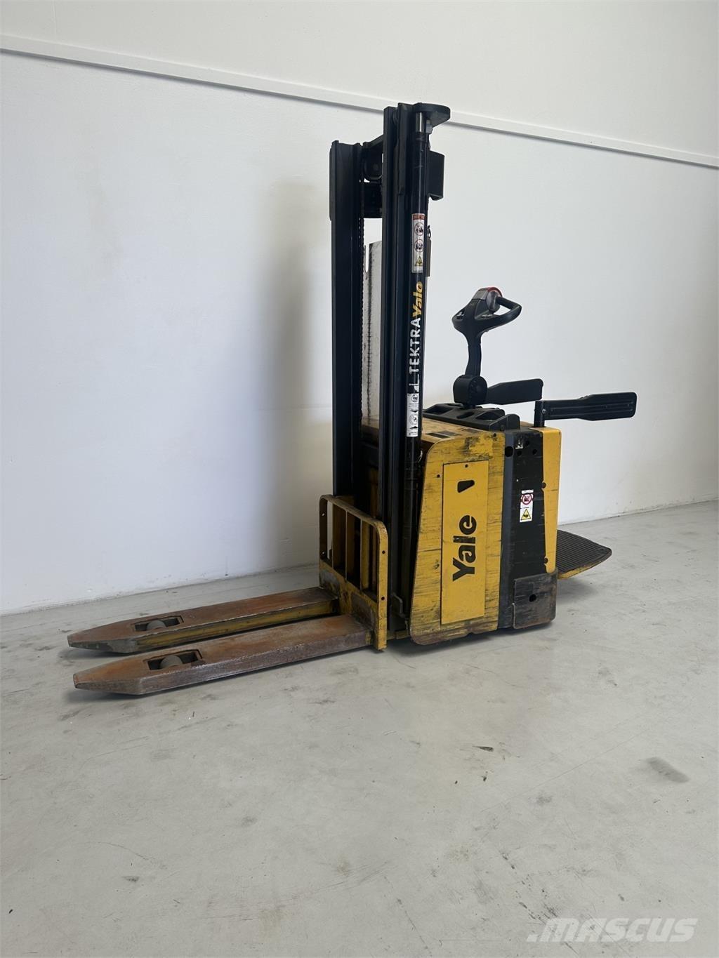 Yale MS15XIL 自走式堆積機