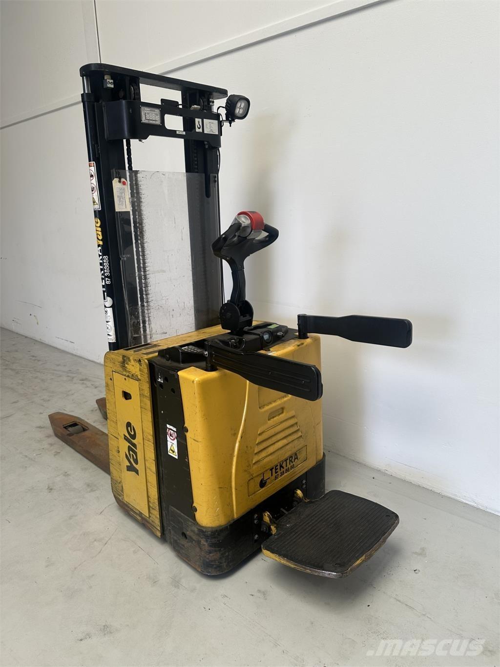Yale MS15XIL 自走式堆積機