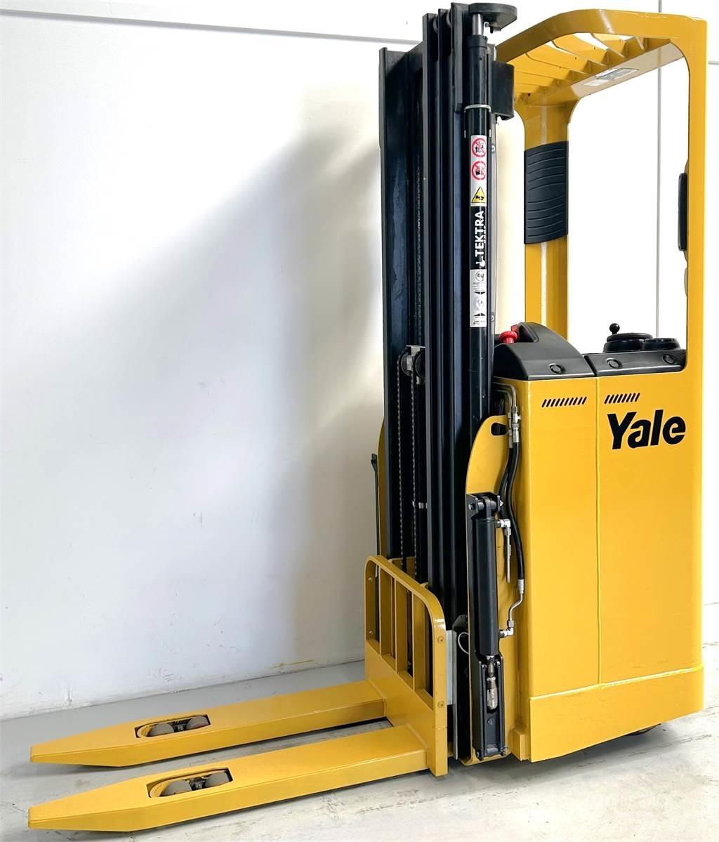 Yale SMS12S 自走式堆積機