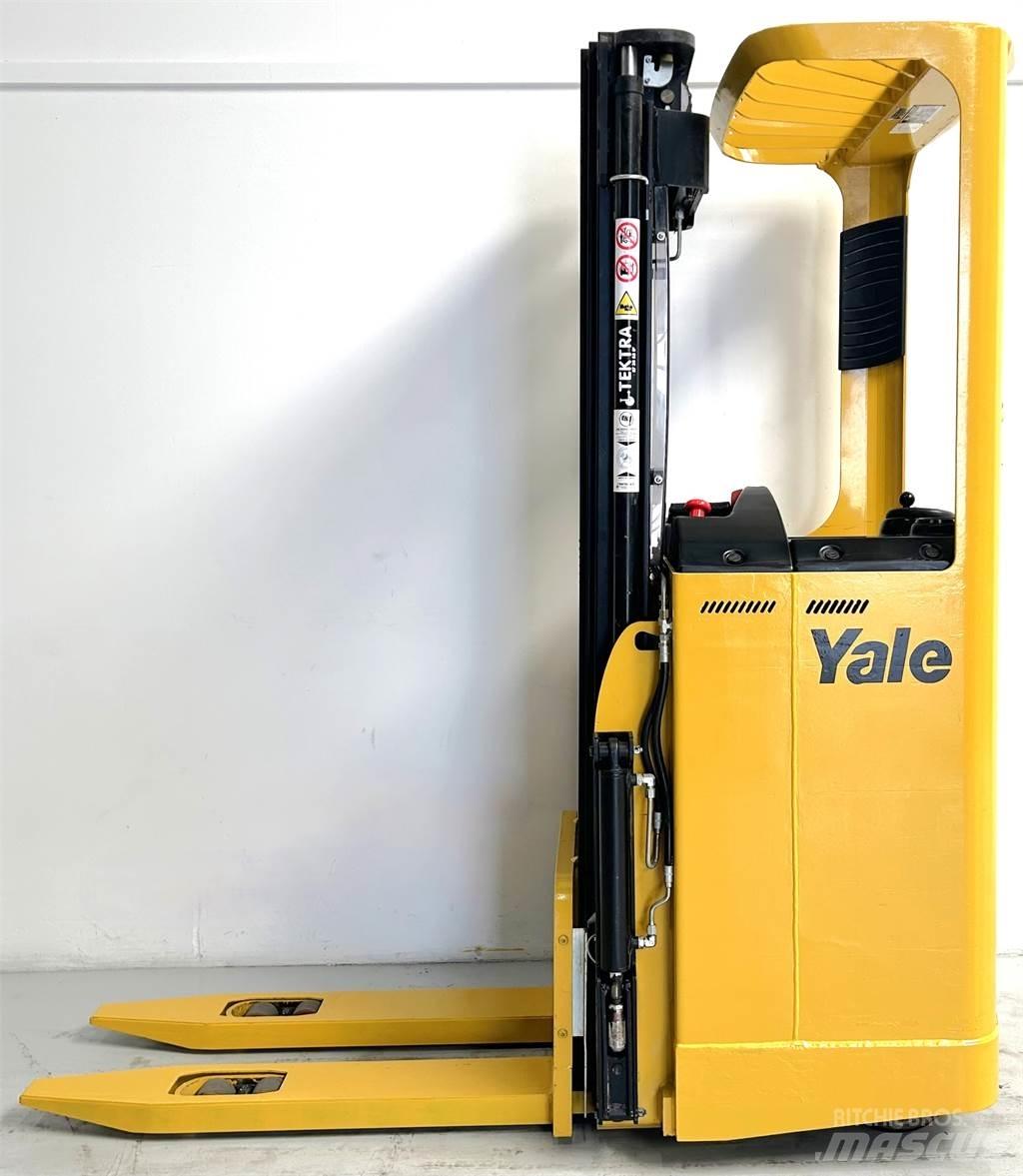 Yale SMS12S 自走式堆積機