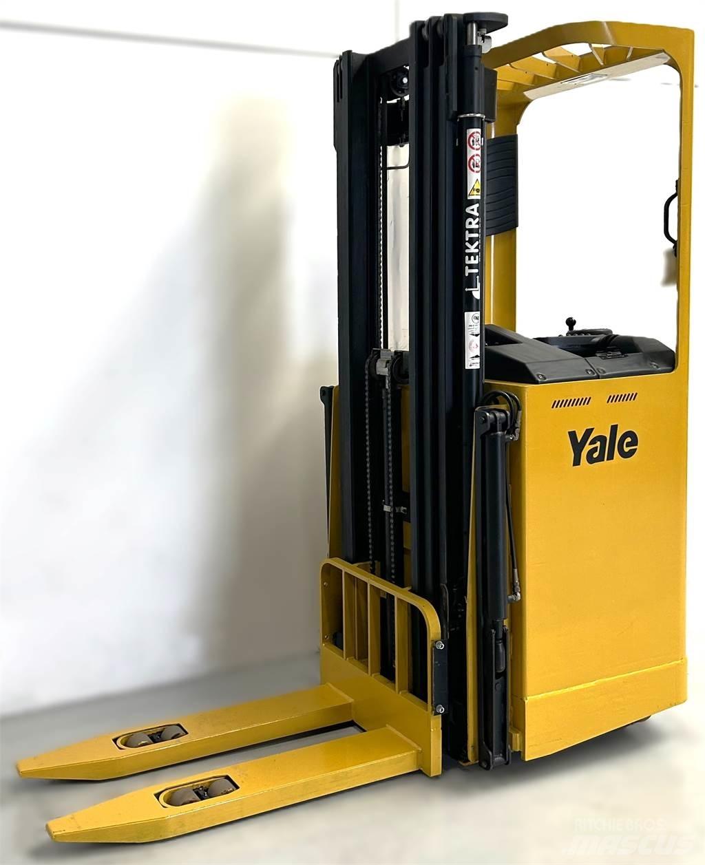 Yale SMS12S 自走式堆積機