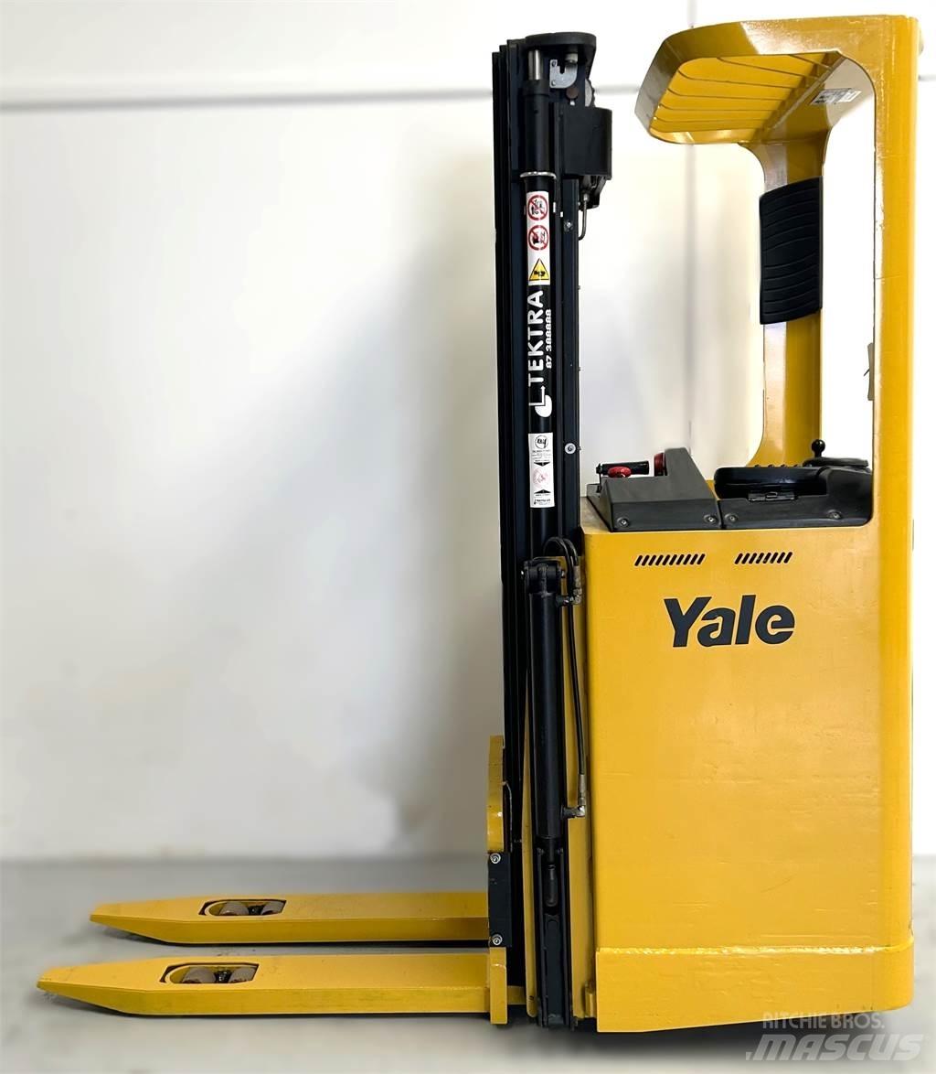 Yale SMS12S 自走式堆積機