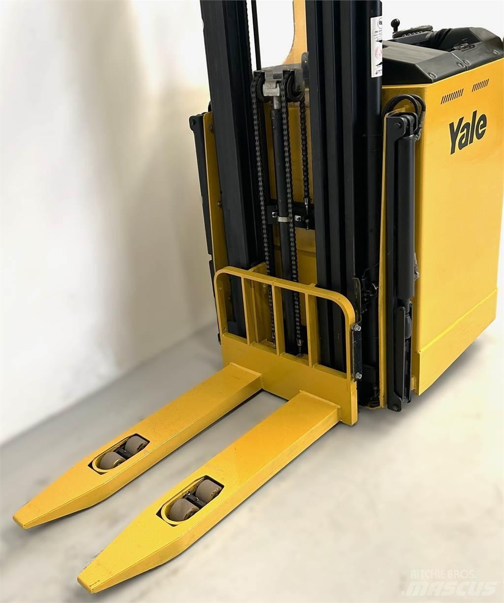 Yale SMS12S 自走式堆積機