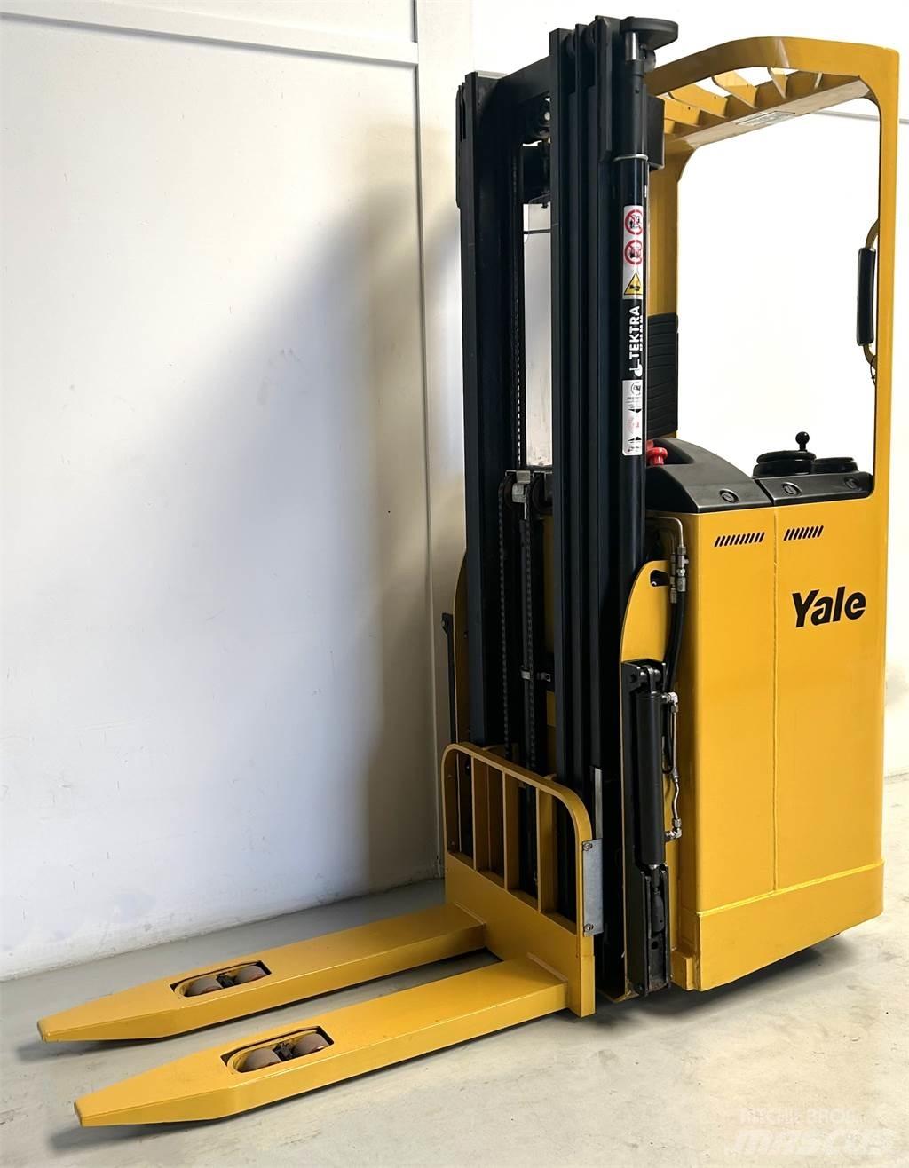 Yale SMS12S 自走式堆積機