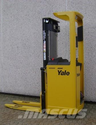 Yale SMS12S 自走式堆積機