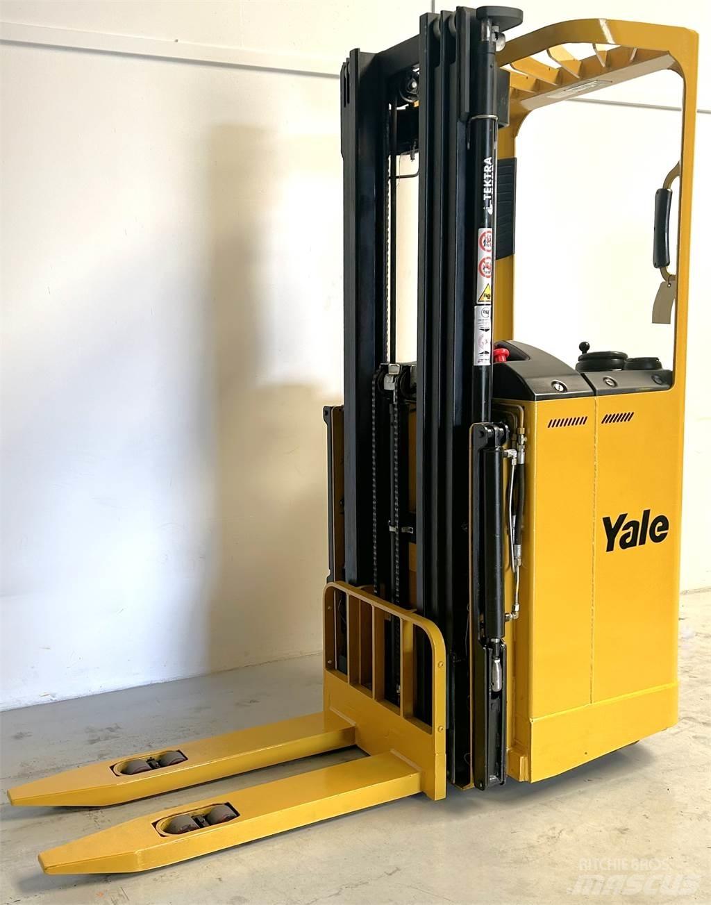 Yale SMS15S 自走式堆積機