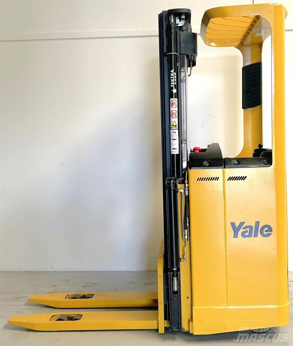 Yale SMS15S 自走式堆積機