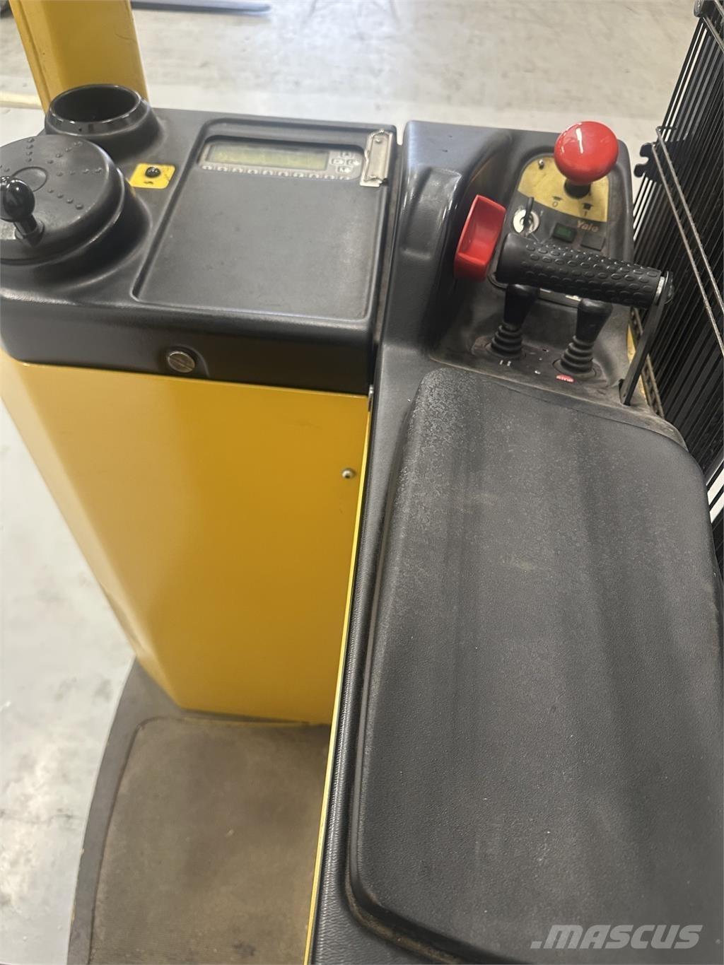 Yale SMS15S 自走式堆積機