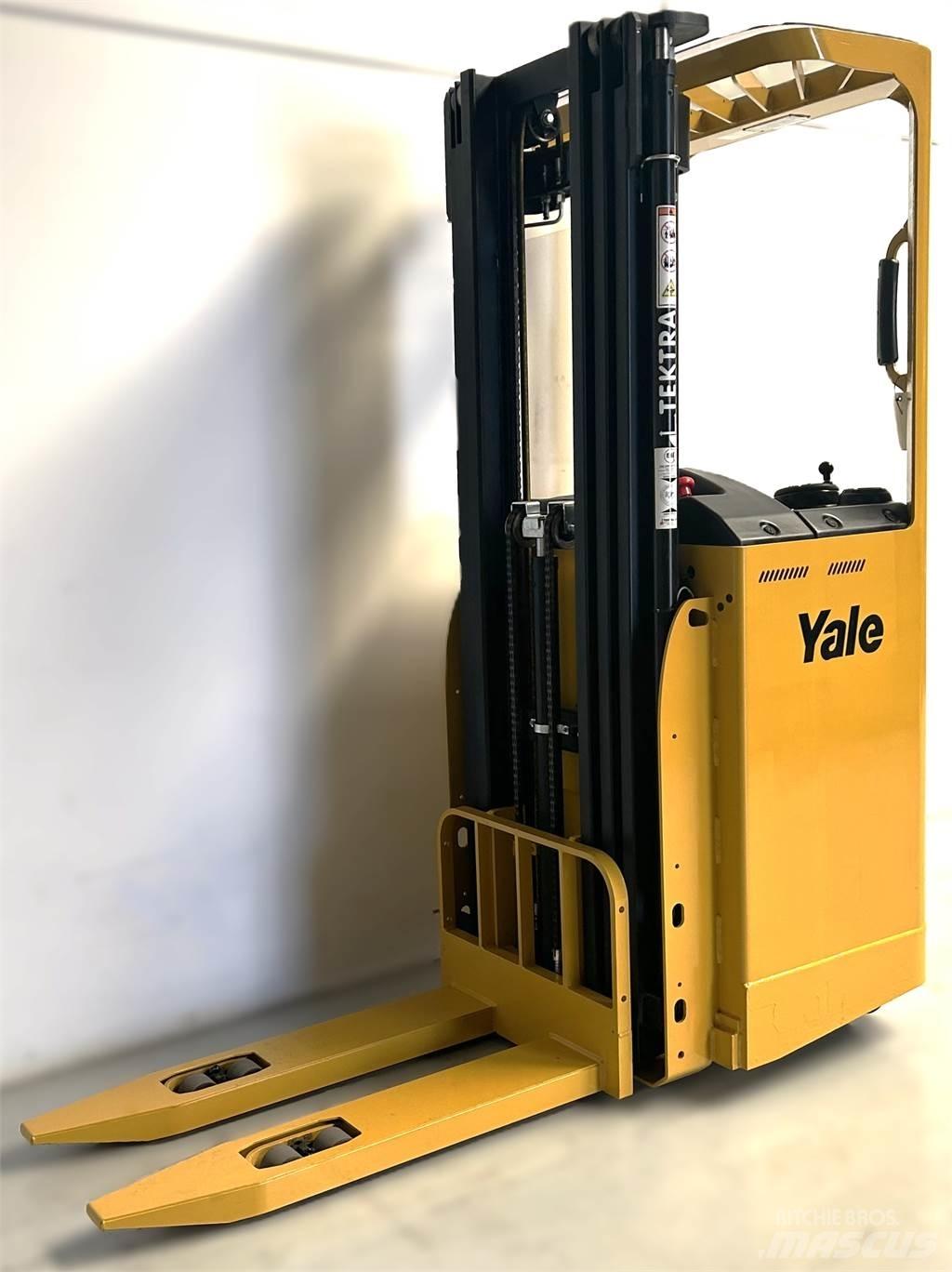 Yale SMS15S 自走式堆積機