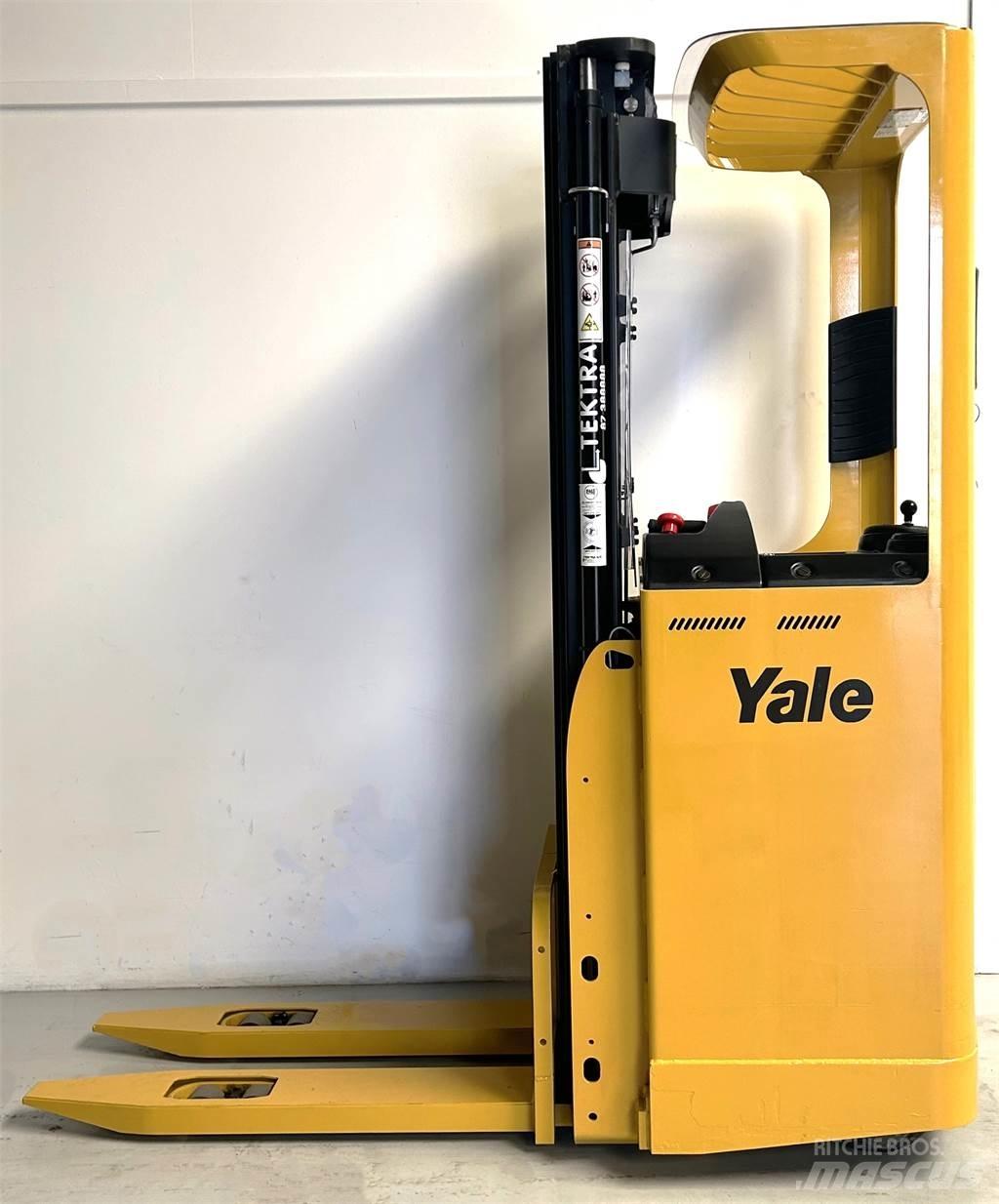 Yale SMS15S 自走式堆積機