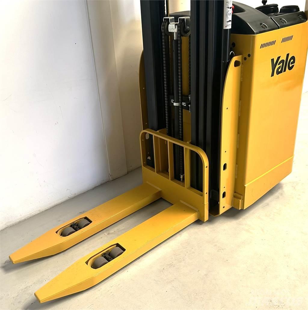 Yale SMS15S 自走式堆積機