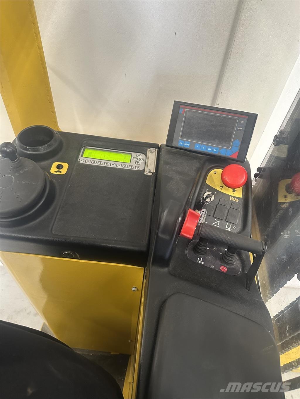 Yale SMS15S 自走式堆積機