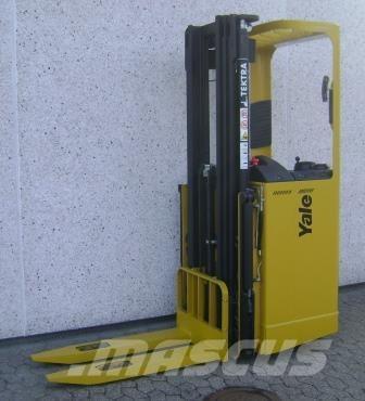 Yale SMS15S 自走式堆積機