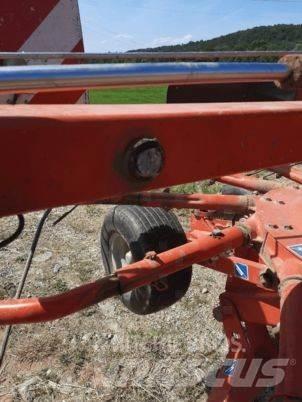 Kuhn GA 6632 堆草機