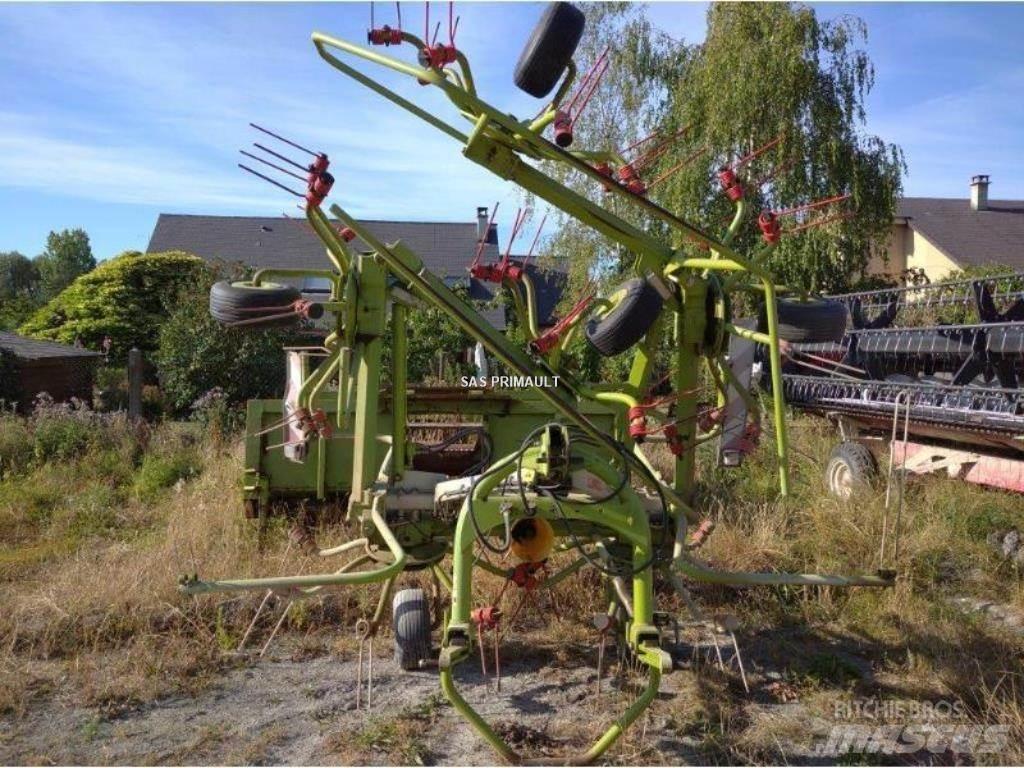 CLAAS VOLTO 770 耙與翻草機