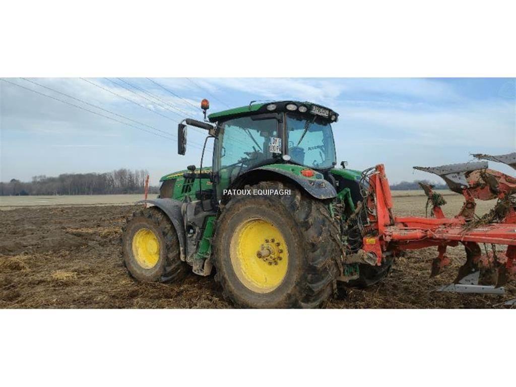 John Deere 6215R 曳引機