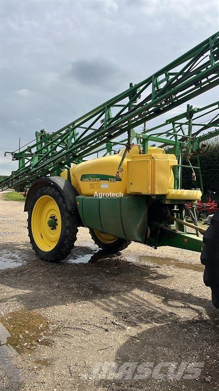 John Deere 732 牽引式噴霧機