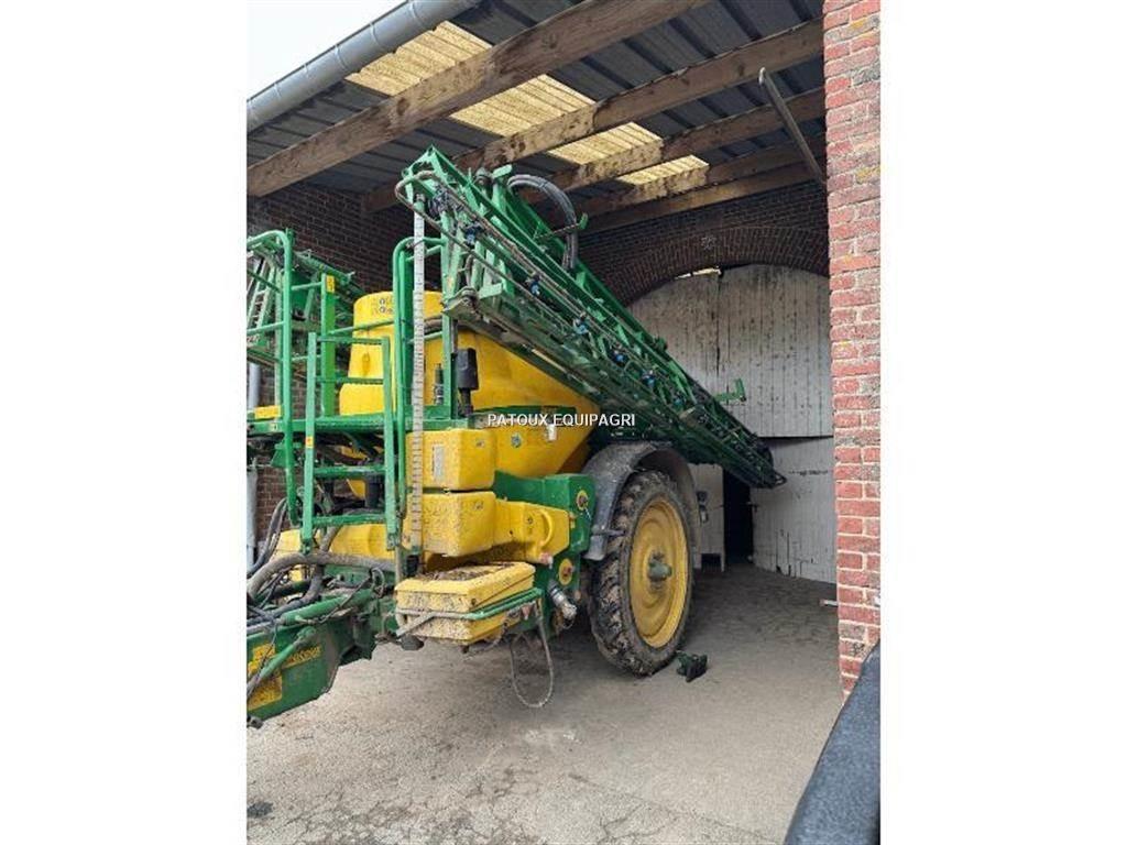 John Deere 832I 牽引式噴霧機