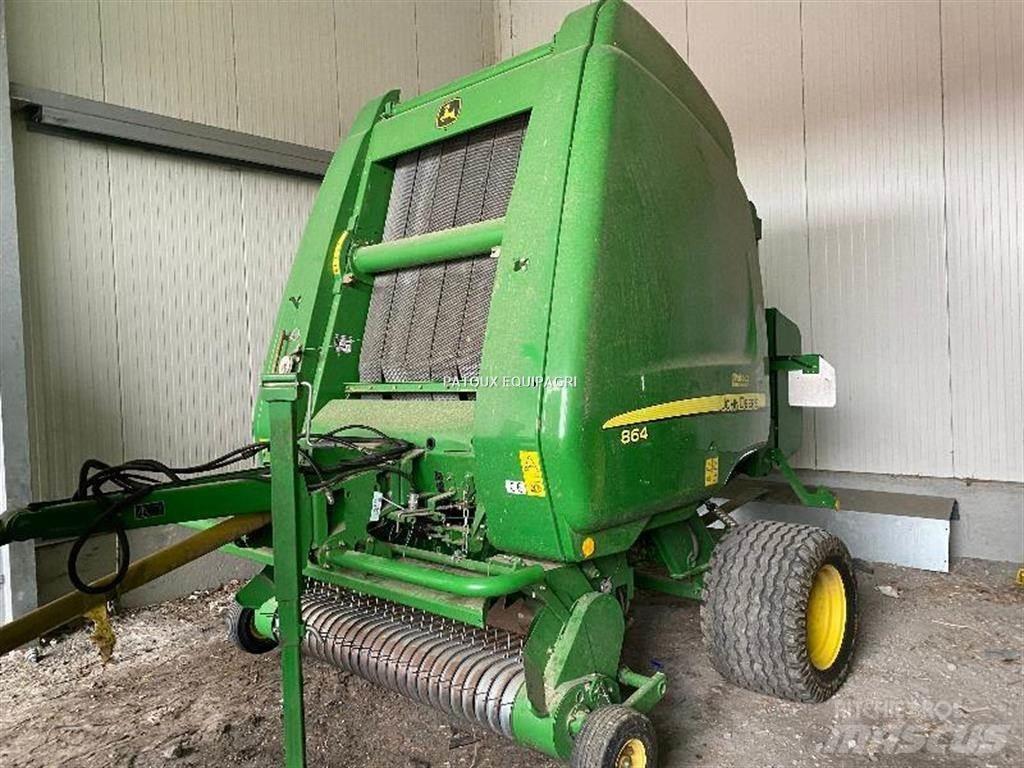 John Deere 864 圓型牧草打包機