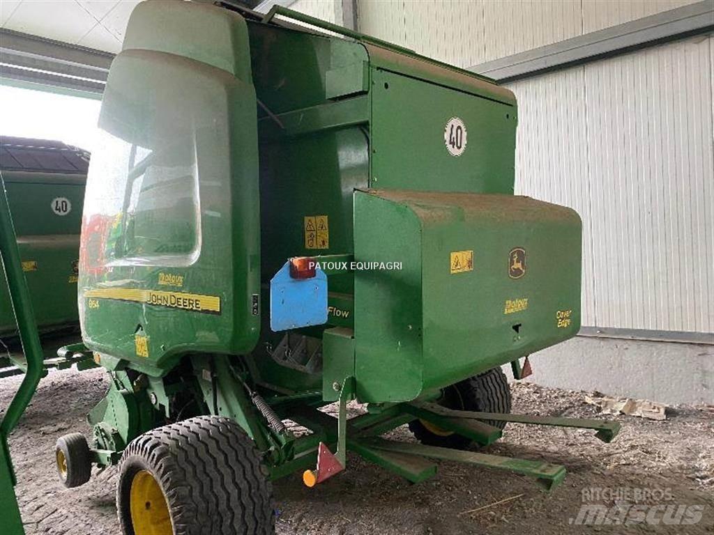 John Deere 864 圓型牧草打包機