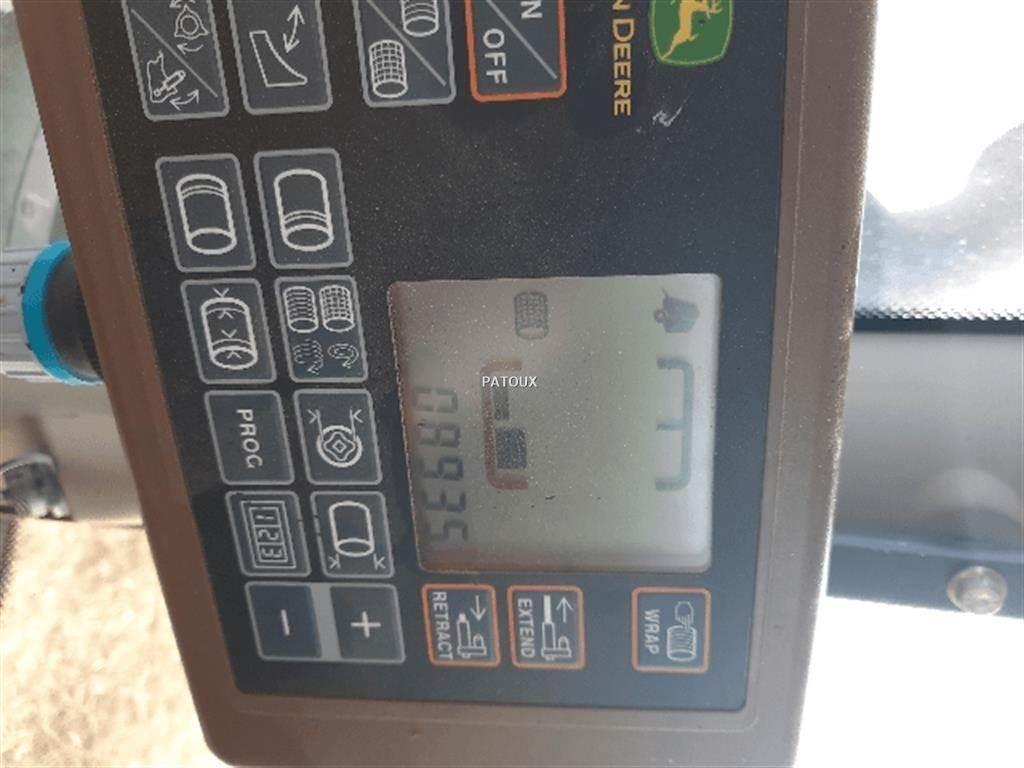 John Deere 864 圓型牧草打包機