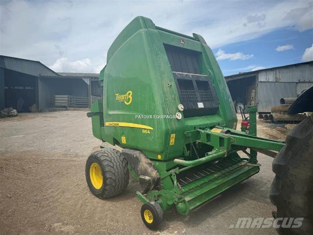John Deere 864 圓型牧草打包機