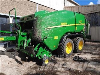 John Deere C441R 包裝機
