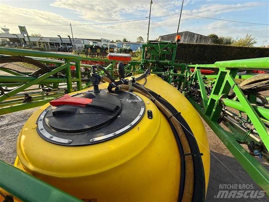 John Deere M740 牽引式噴霧機