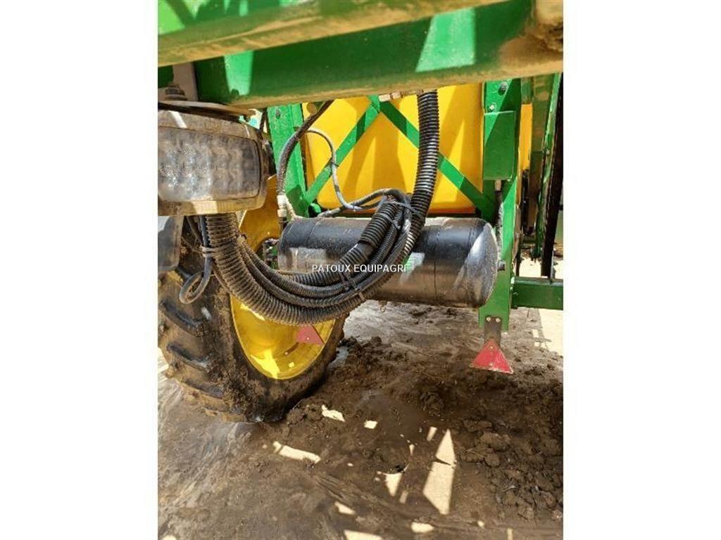 John Deere M740i 牽引式噴霧機