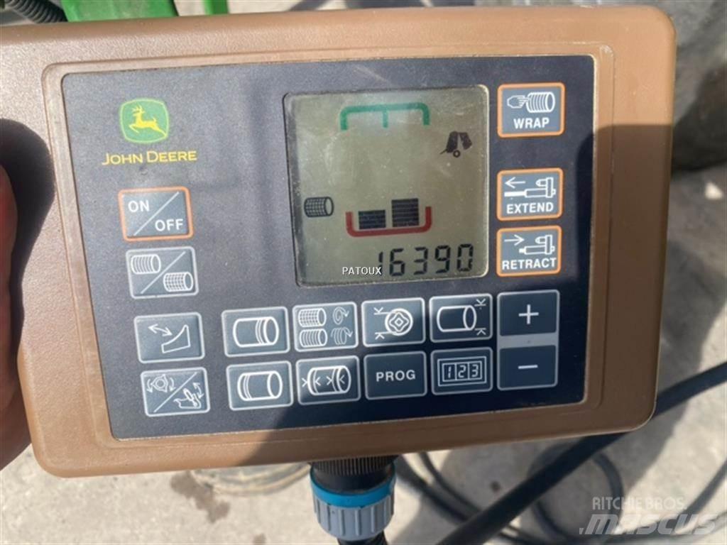 John Deere V461M 圓型牧草打包機