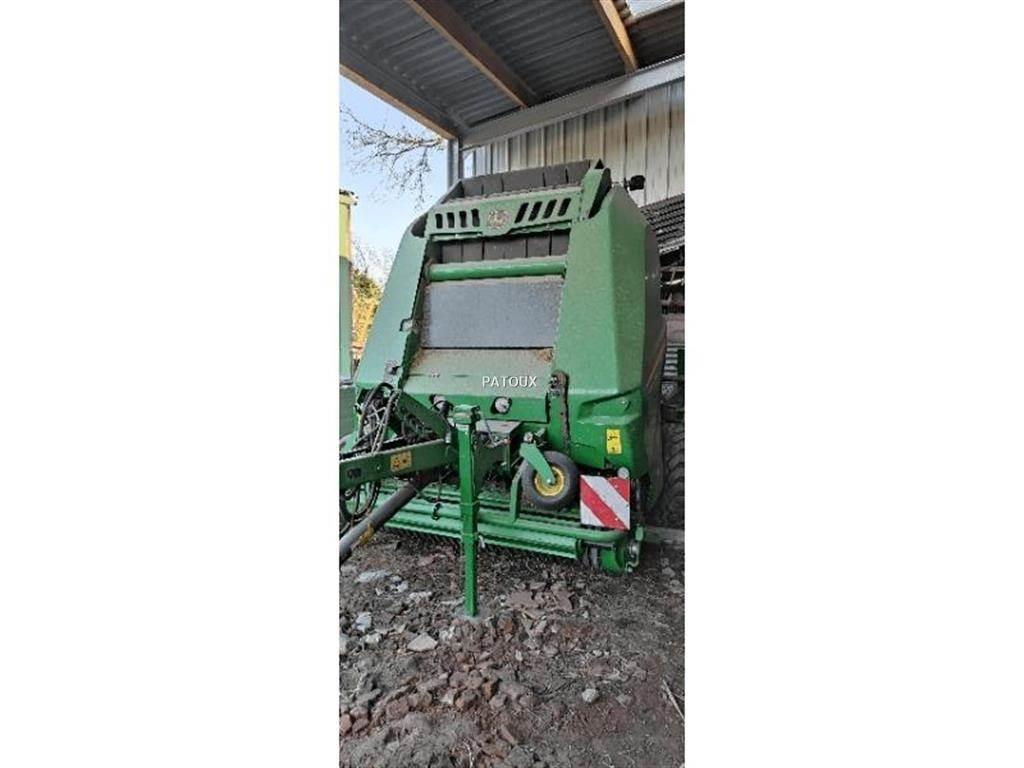 John Deere V461M 圓型牧草打包機