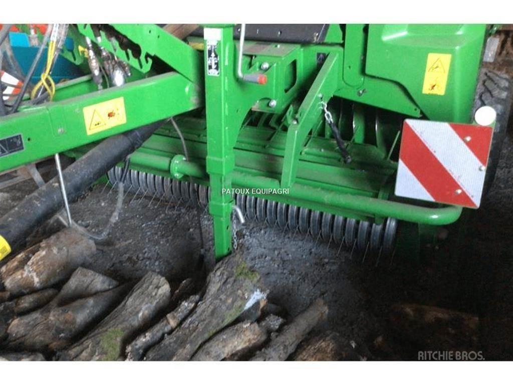 John Deere V461M 圓型牧草打包機