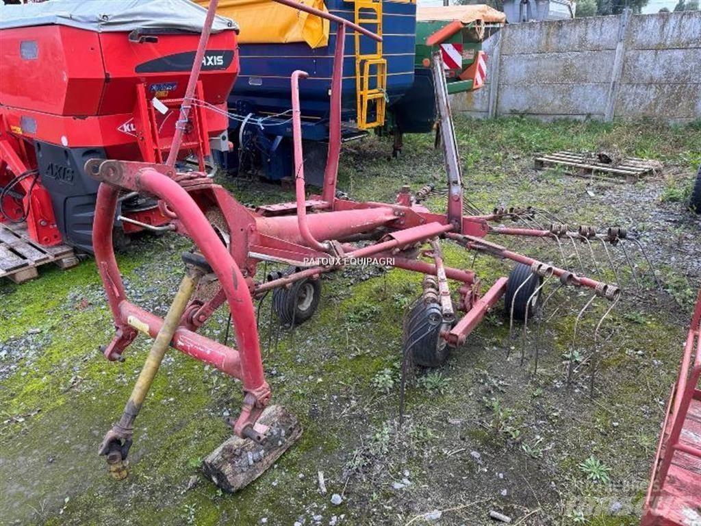Kuhn GA300 耙與翻草機