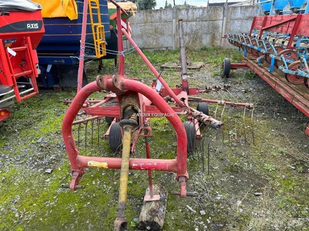 Kuhn GA300 耙與翻草機