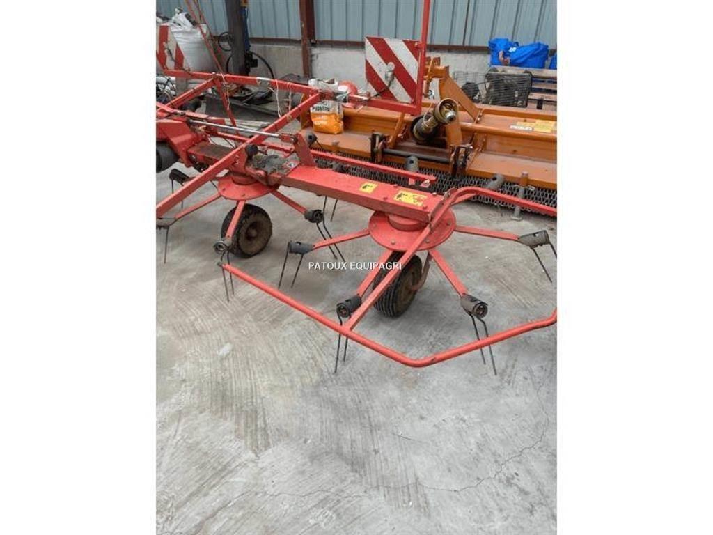Kuhn GF5202 耙與翻草機