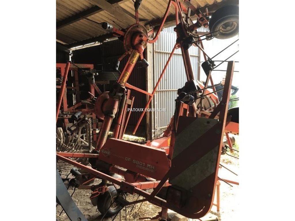 Kuhn GF5801 耙與翻草機