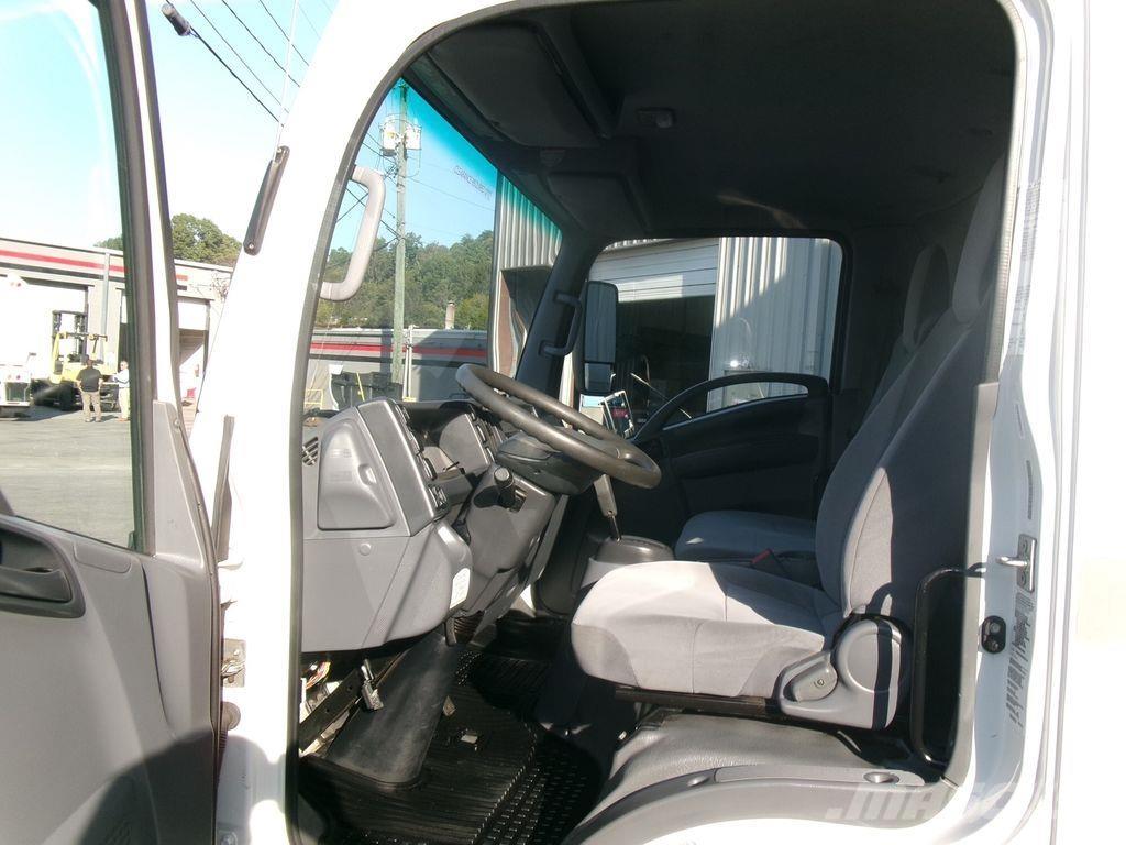 Isuzu NPR 貨箱式卡車