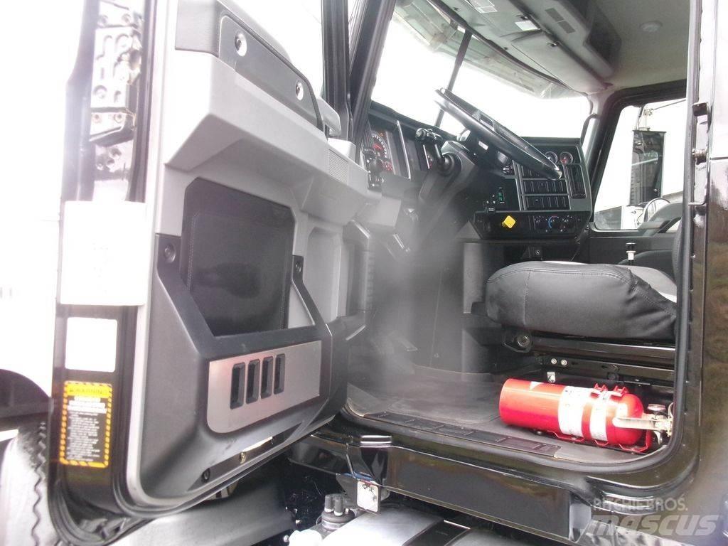 Mack GR64F 傾卸式卡車