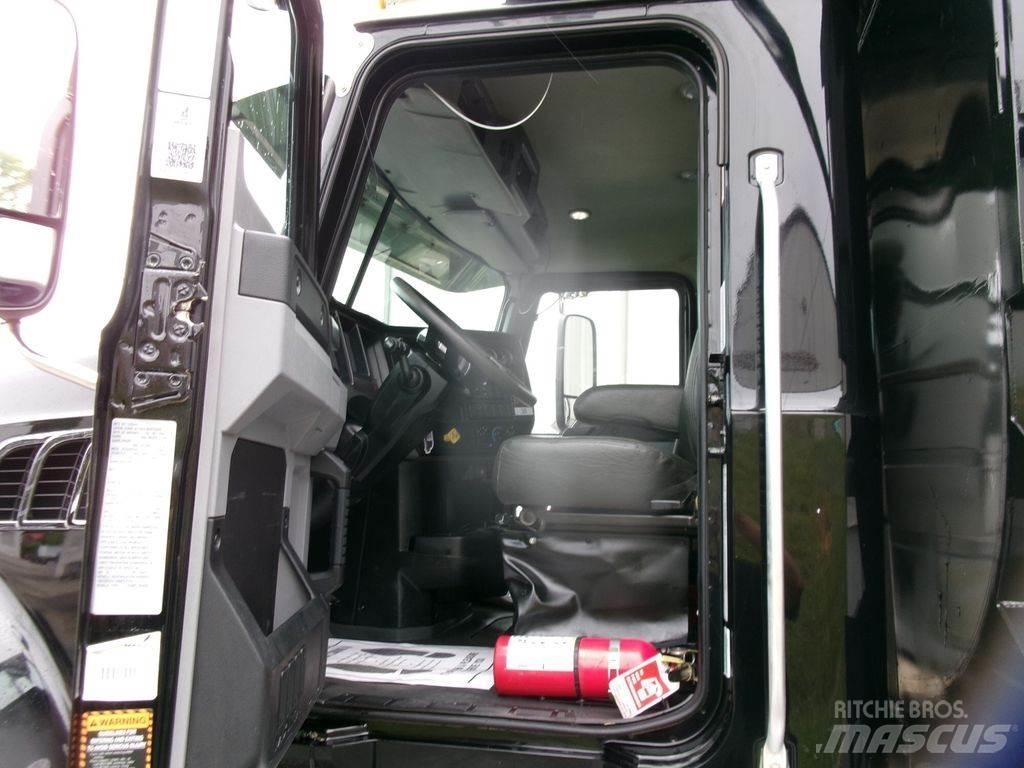 Mack GR64F 傾卸式卡車