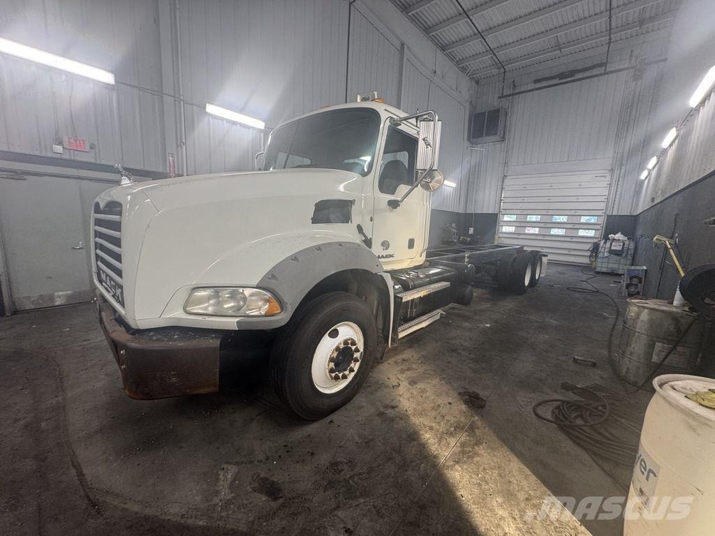 Mack GU813 商用底盤車