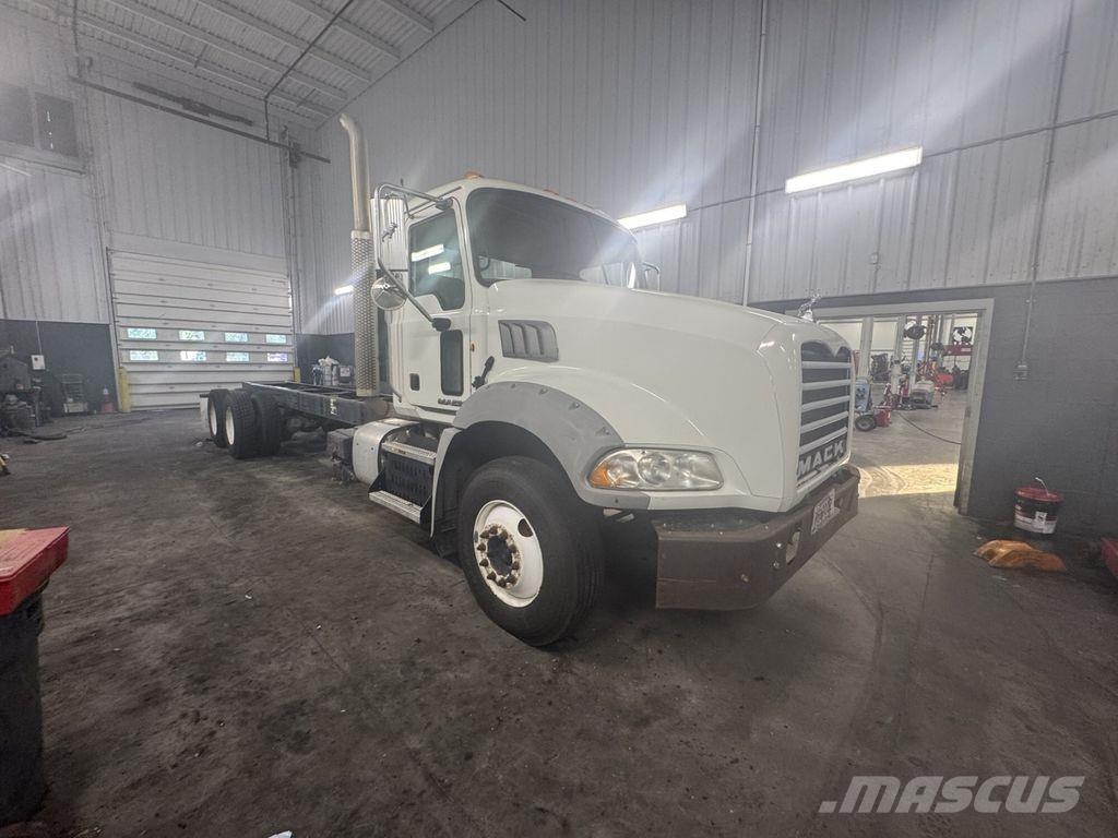 Mack GU813 商用底盤車