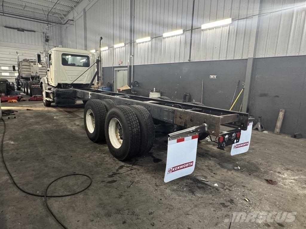 Mack GU813 商用底盤車