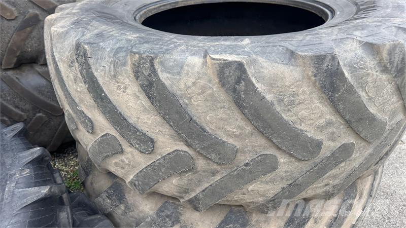 BKT 710/75R42 輪胎、車輪和輪圈