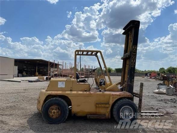 CAT B10 越野車