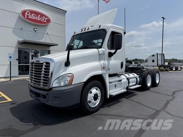 Freightliner CASCADIA 113 曳引機組件