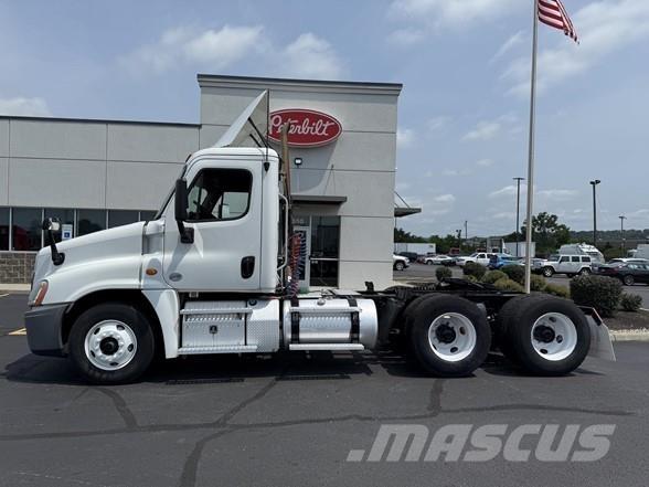 Freightliner CASCADIA 113 曳引機組件