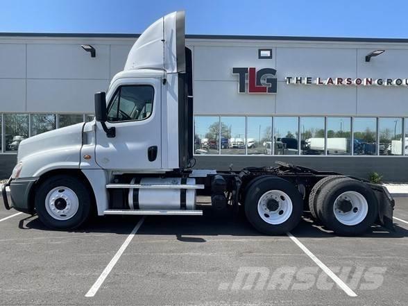 Freightliner CASCADIA 126 曳引機組件