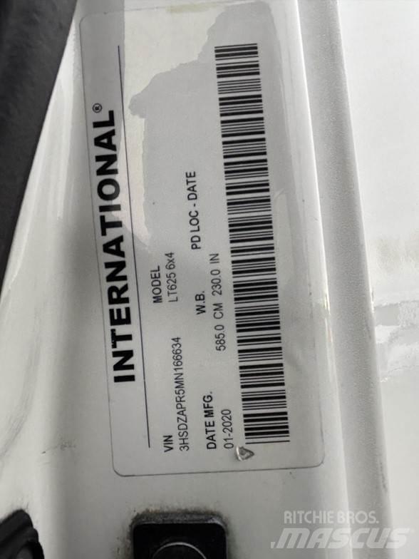 International LT 曳引機組件